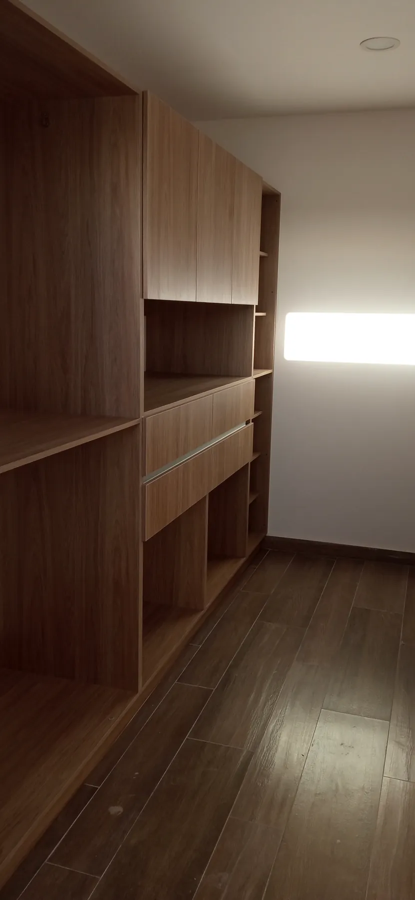 Closet y mueble interior en nogal
